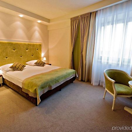 Hotel Prezydencki 4-Star Rzeszów Quarto foto
