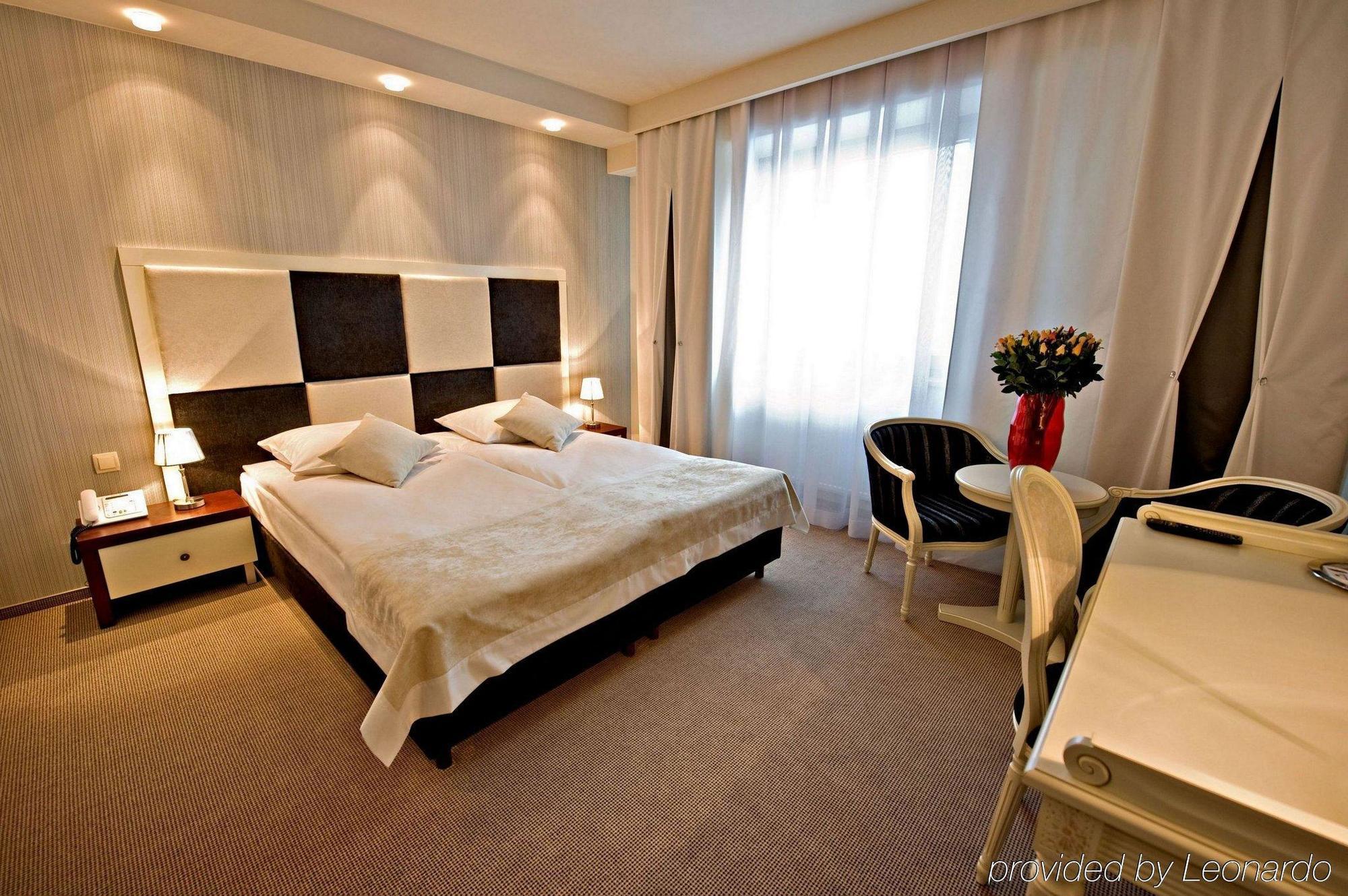 Hotel Prezydencki 4-Star Rzeszów Quarto foto